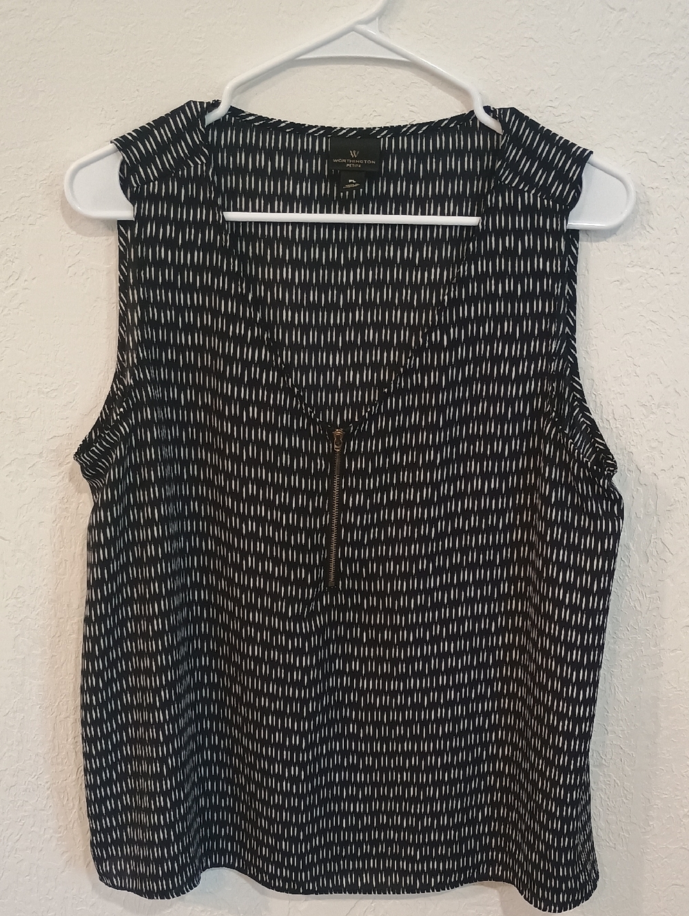 Worthington Black & White Sleeveless Zip-Front Camisole